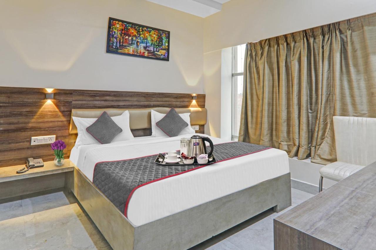 Townhouse 1150 Hotel Dayal Palace Chinhat Exterior foto