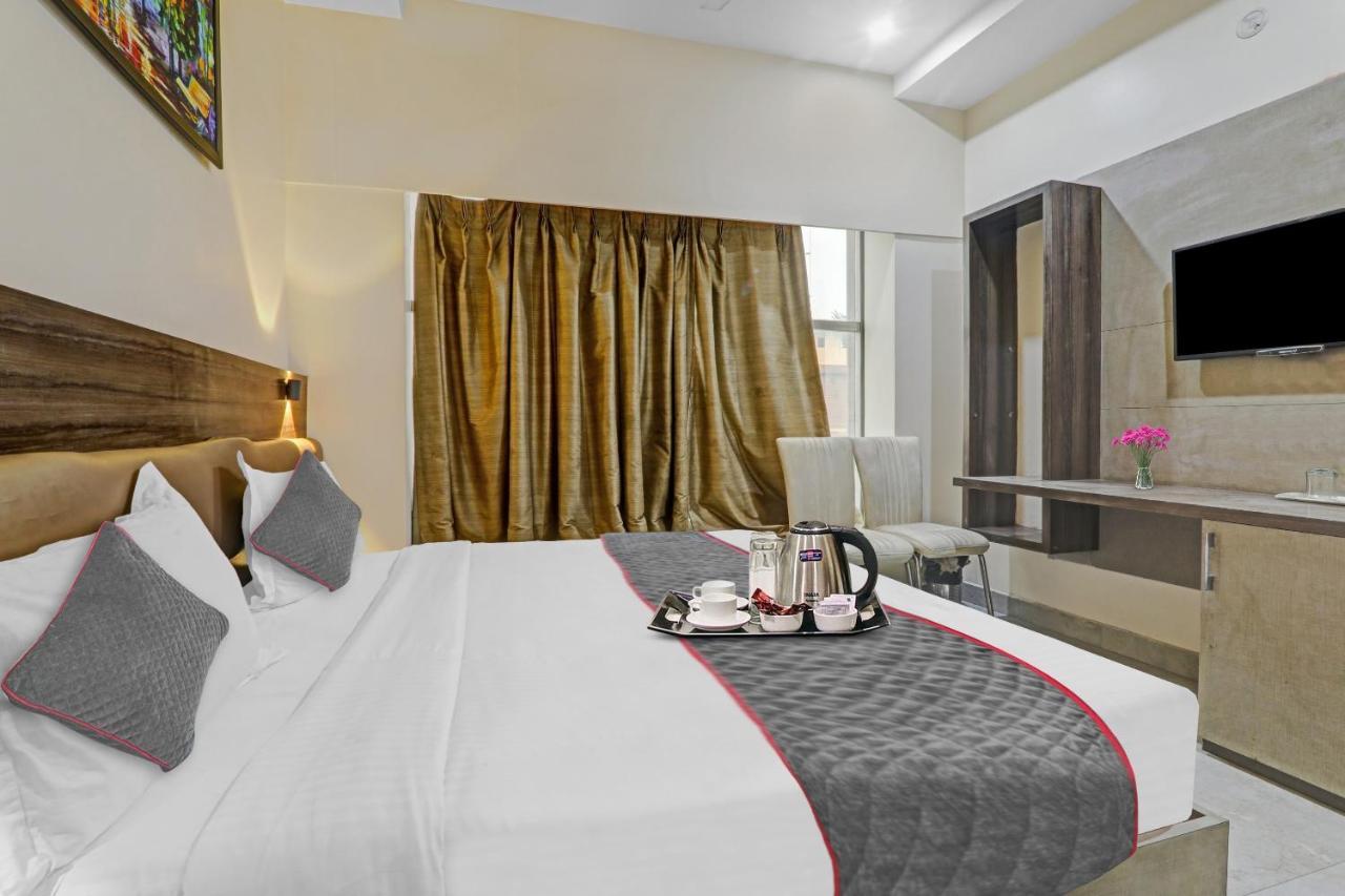 Townhouse 1150 Hotel Dayal Palace Chinhat Exterior foto
