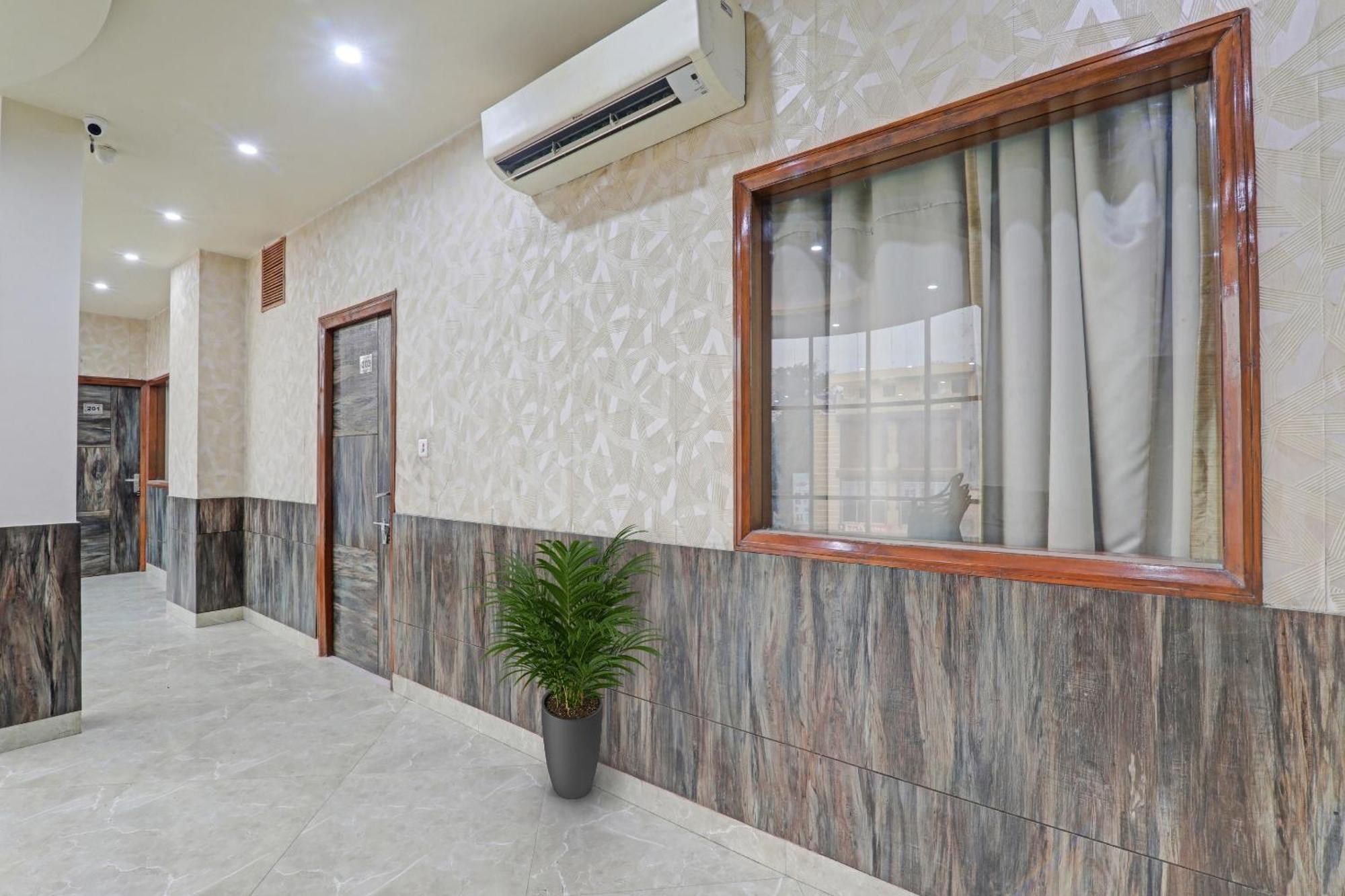 Townhouse 1150 Hotel Dayal Palace Chinhat Exterior foto