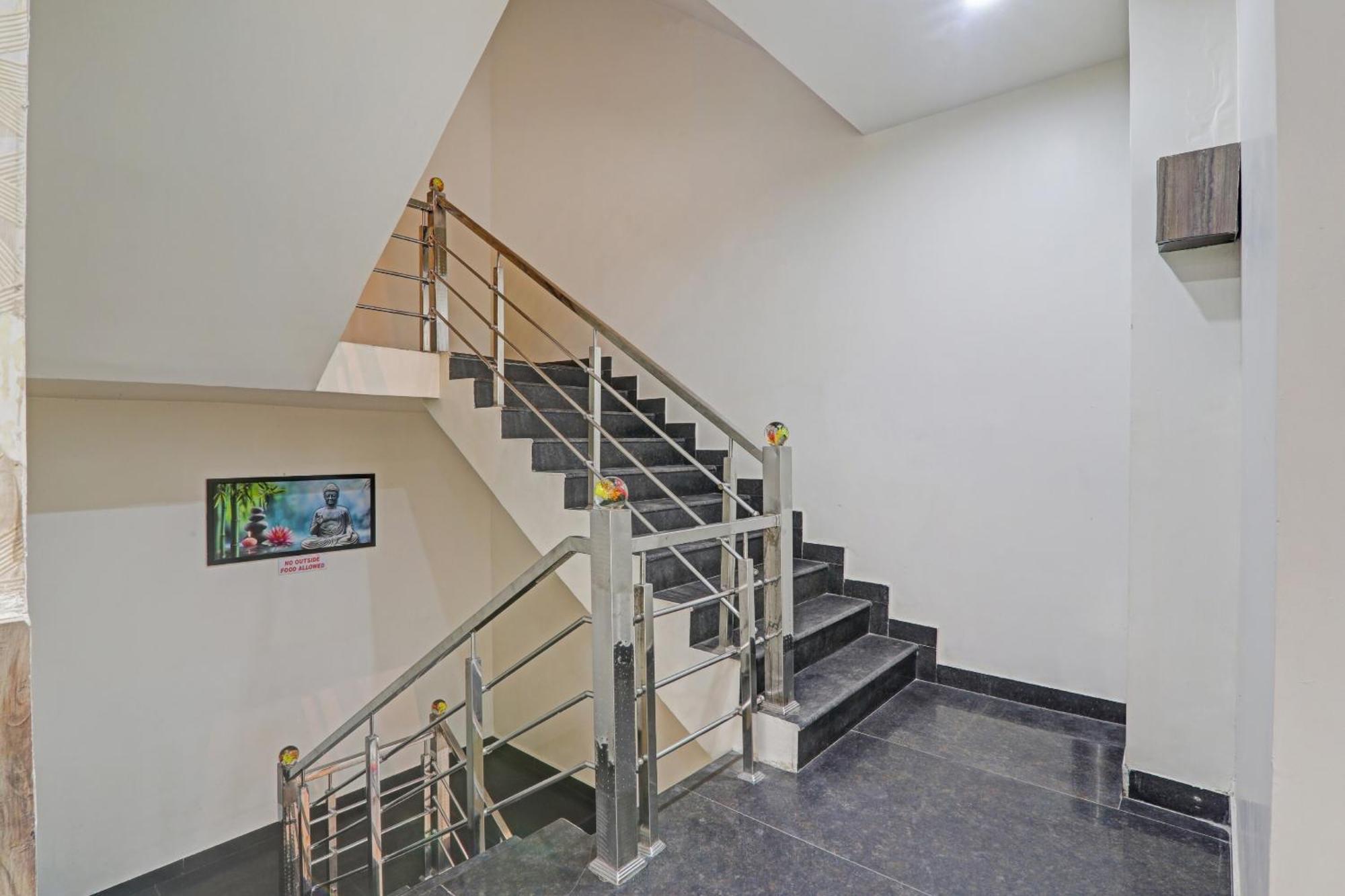 Townhouse 1150 Hotel Dayal Palace Chinhat Exterior foto