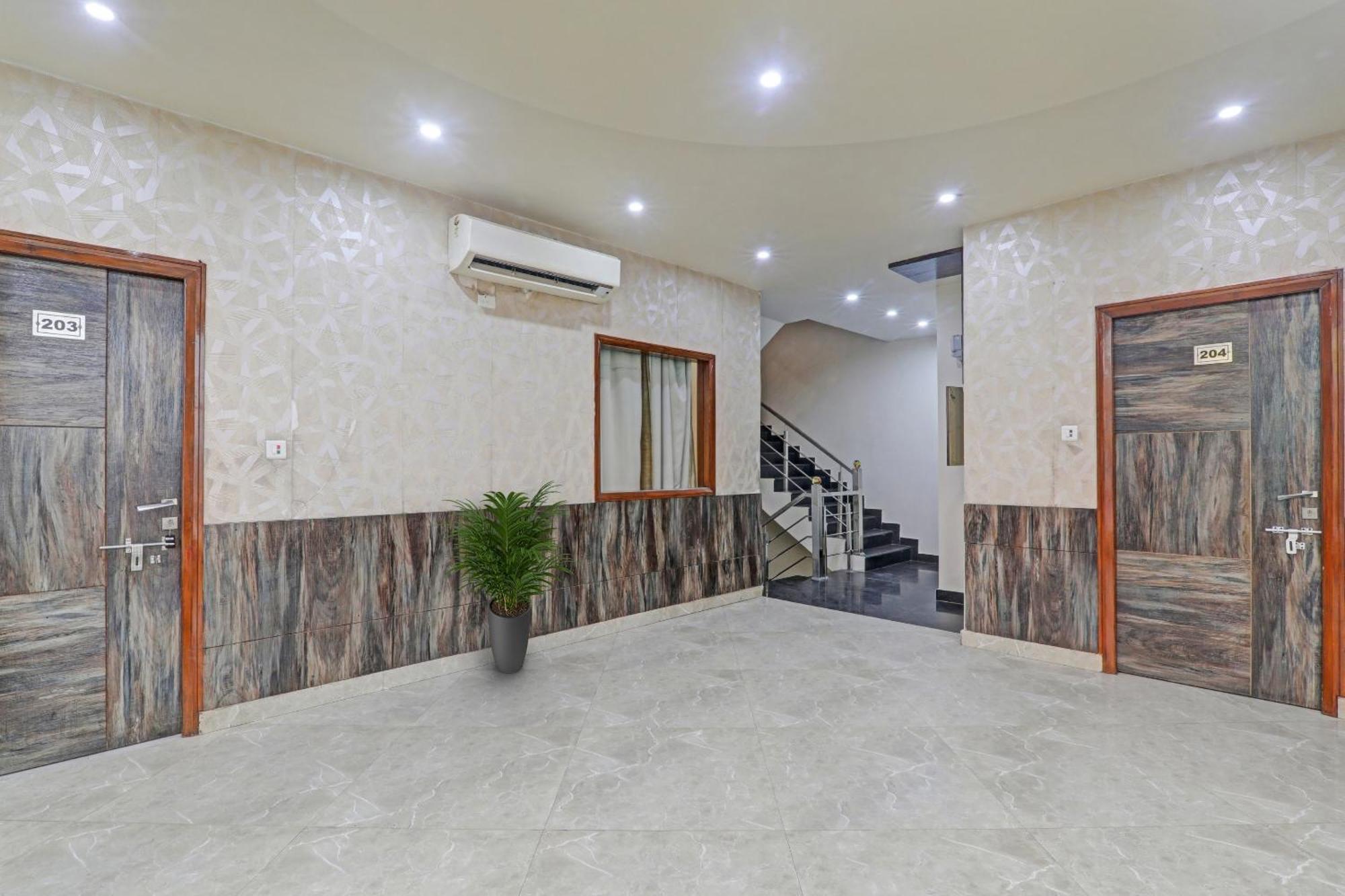 Townhouse 1150 Hotel Dayal Palace Chinhat Exterior foto