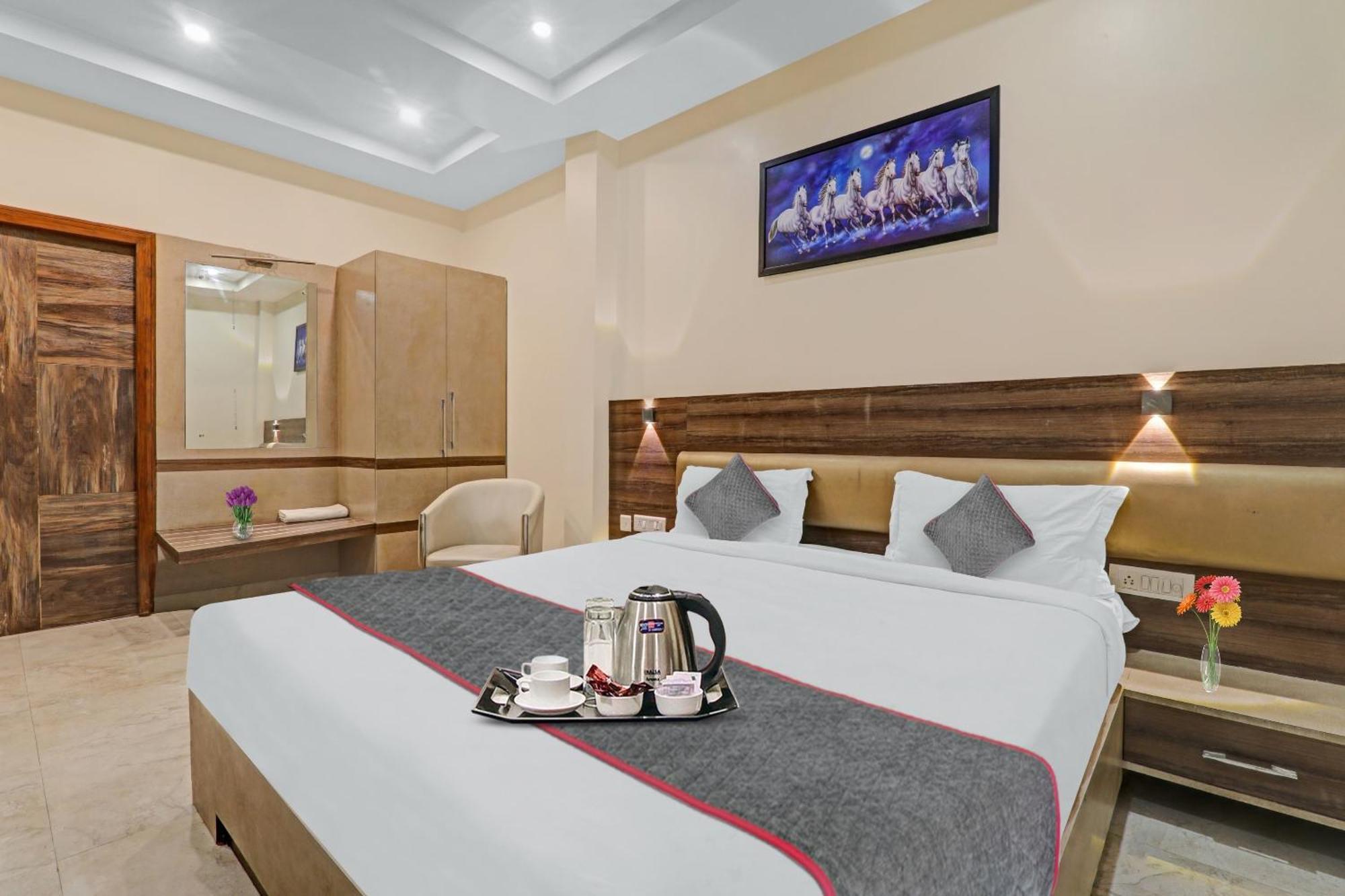 Townhouse 1150 Hotel Dayal Palace Chinhat Exterior foto