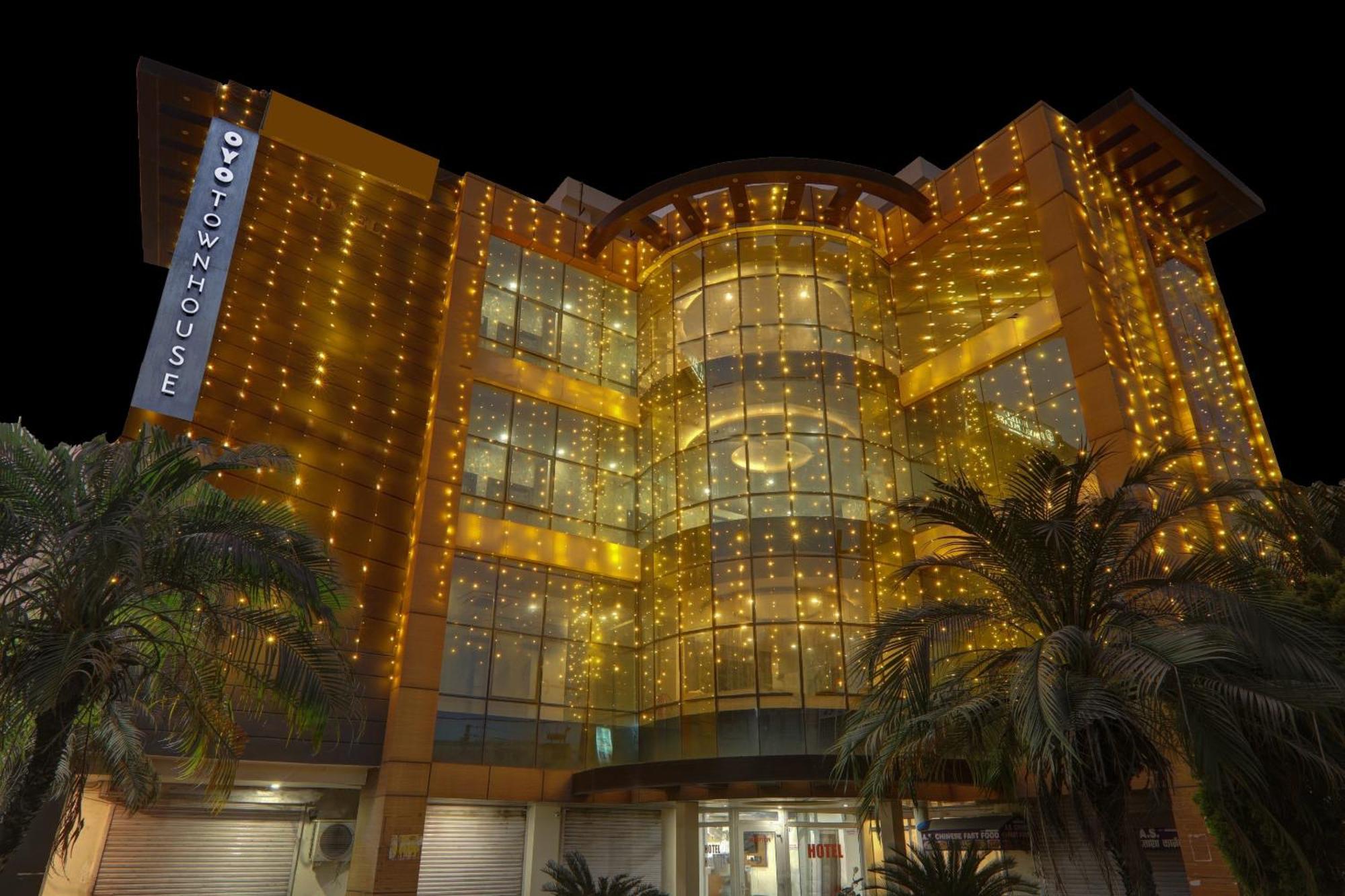 Townhouse 1150 Hotel Dayal Palace Chinhat Exterior foto