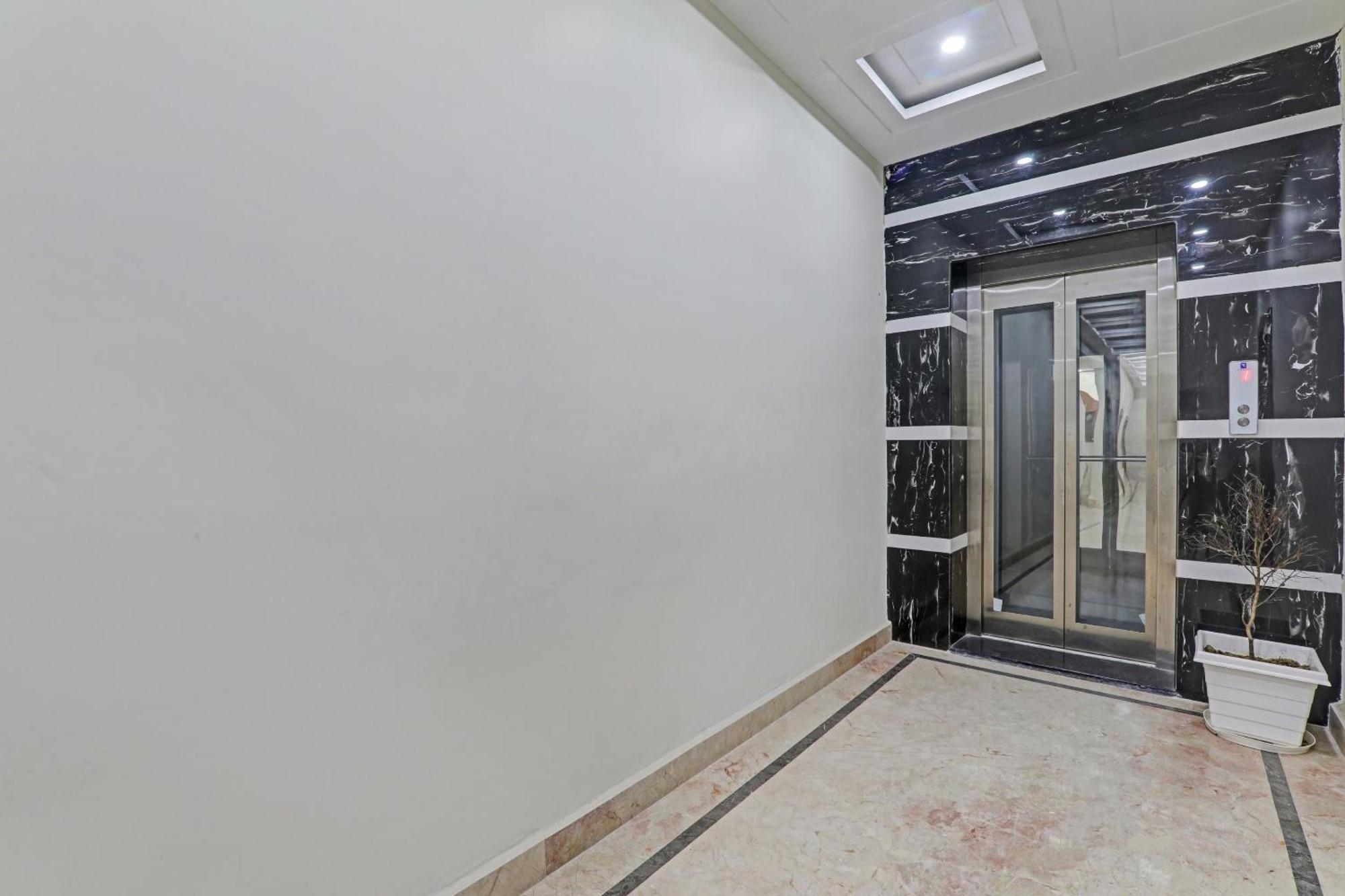 Townhouse 1150 Hotel Dayal Palace Chinhat Exterior foto